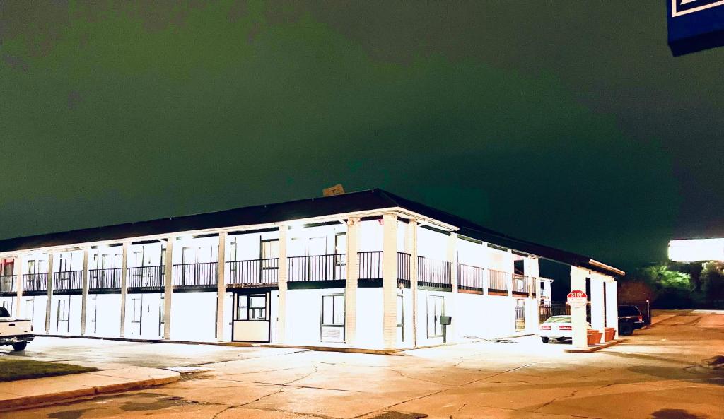 ECONOMY INN AND SUITES