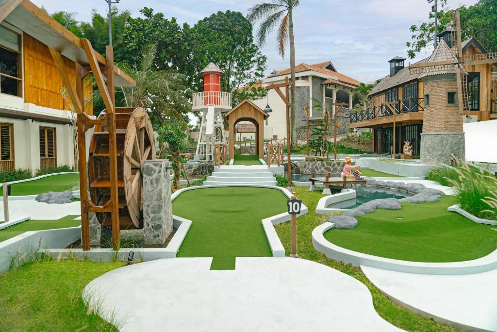 Mini golf course