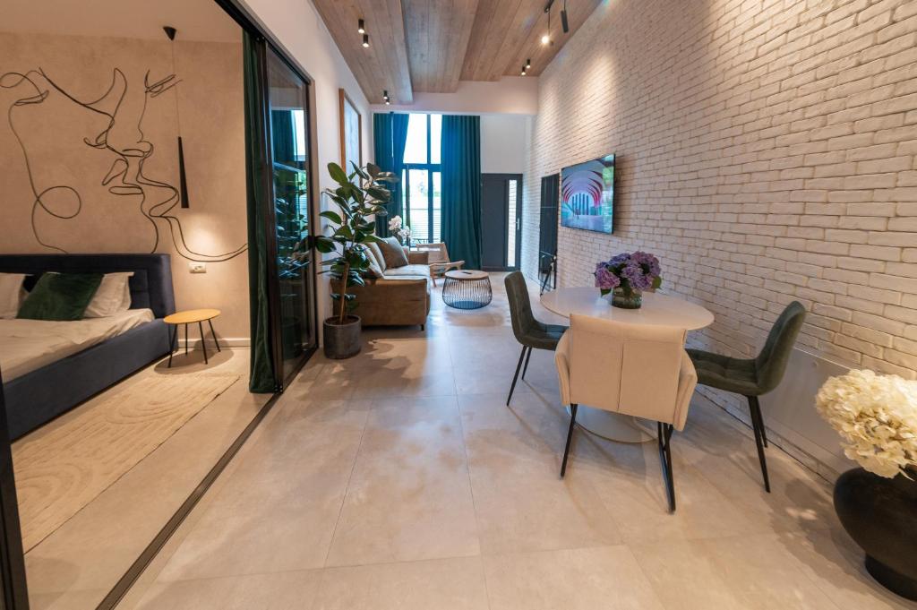 The Public Aparthotel 3, Fagaraš