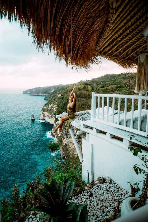 Tropical Glamping Nusa Penida Diamond Beach &#8211; Cliff Side Edge