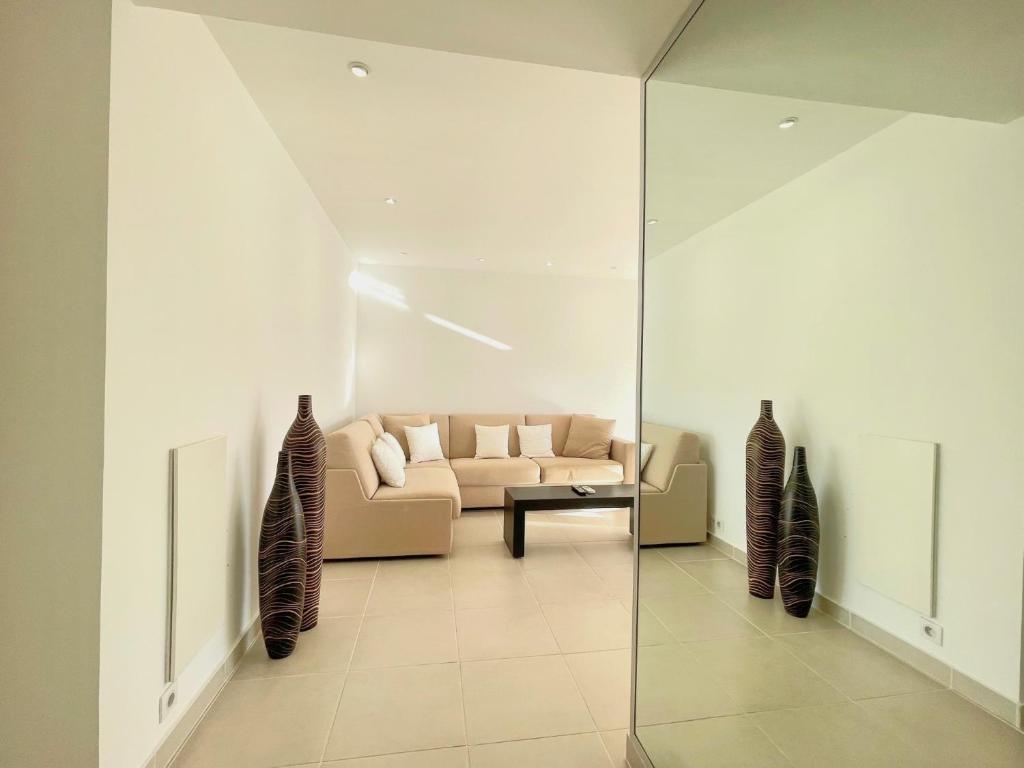 PR Croisette, by Welcome to Cannes, Cannes