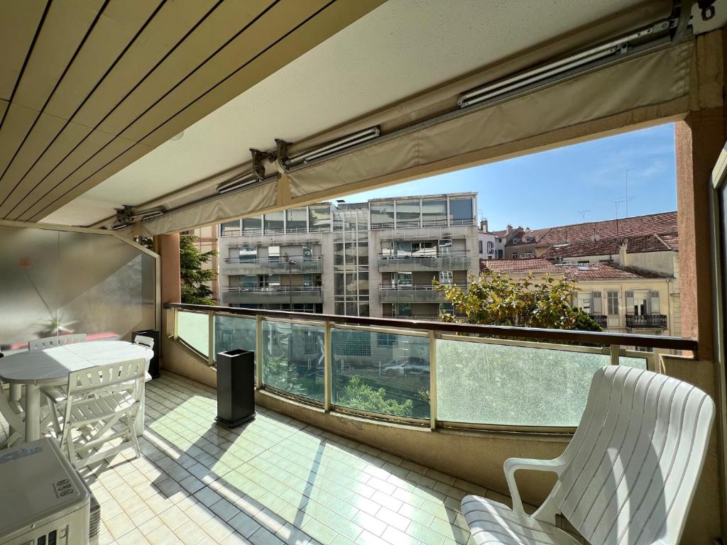 Cannes center 2, by Welcome to Cannes - 4