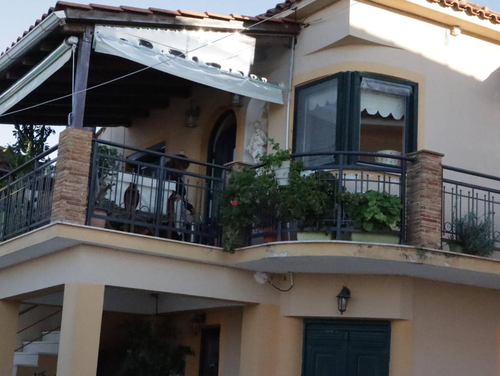 Dionysias House With A Sea View Veranda