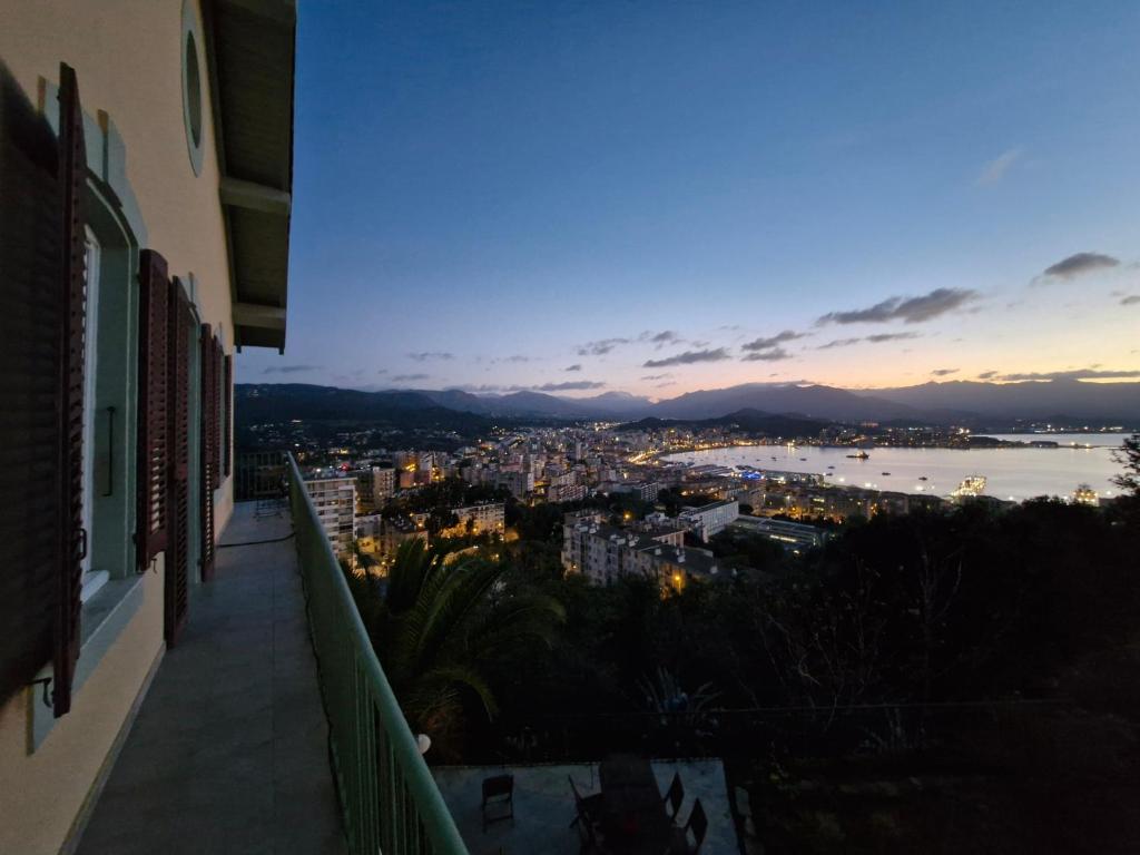 VILLA BELVEDERE D'AJACCIO, VILLA ENTIERE VUE MER POUR 2 à 10 VOYAGEURS - 1