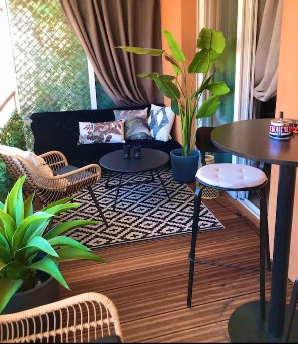 Stylish 4-star cocoon in the heart of the port - 2