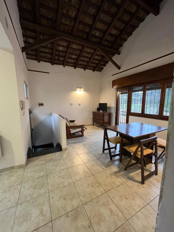 2 dormitorios- Casa en planta alta frente al Parque - 1