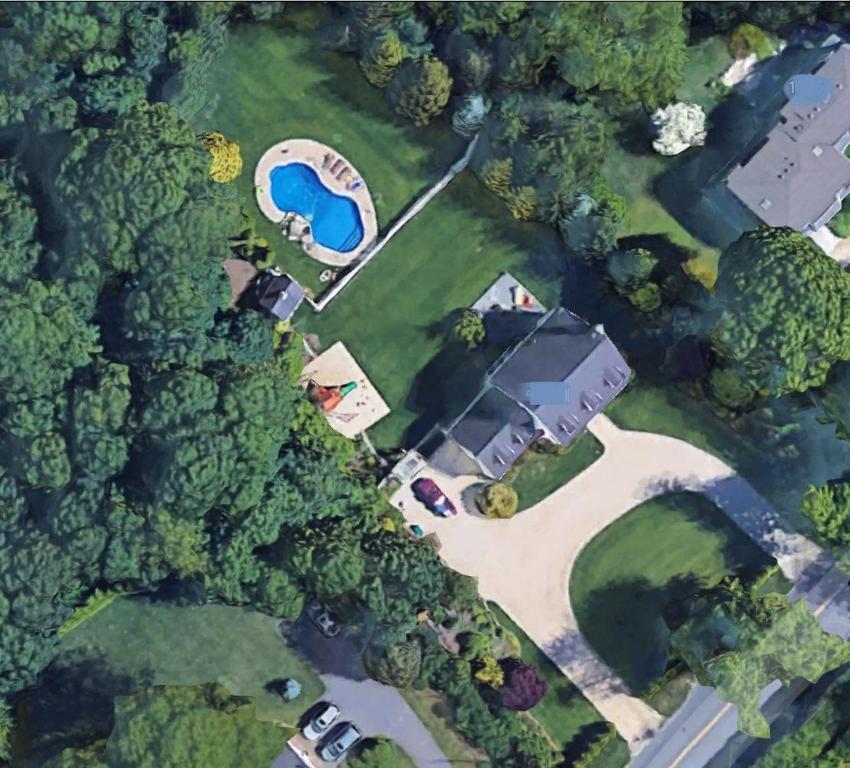 North Fork Oasis: Heated Pool, Hot tub, Steps to the beach!