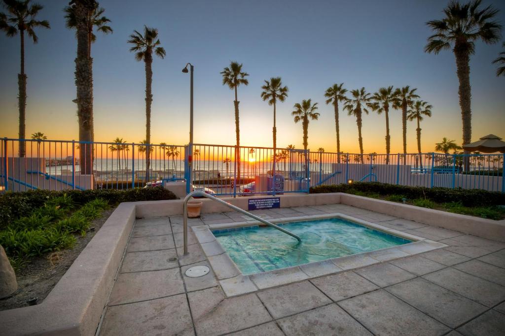 Ocean View, Pool, Hot Tub, Steps To Pier, Gated, Oceanside