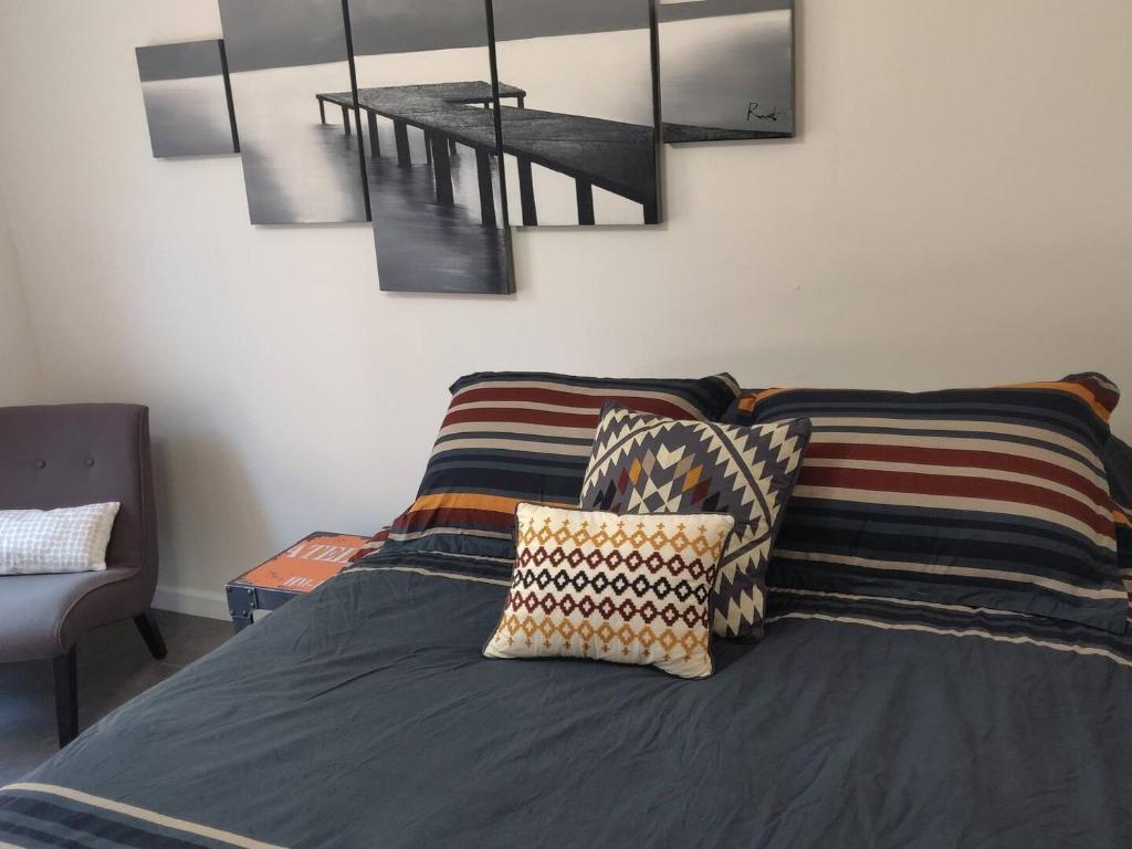 Private Room3 Own Entry Shared Bath One Guest Walk to UCSD, San Diego