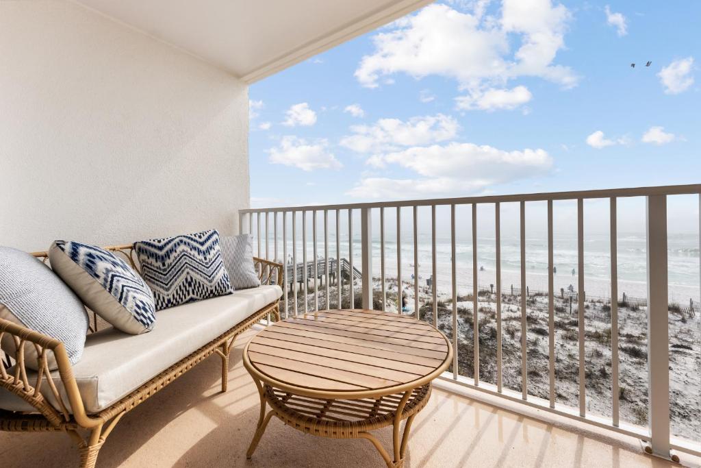 SeaGlass - Oceanfront with expansive balcony, Fort Walton Beach