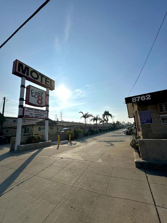 Easy 8 Motel