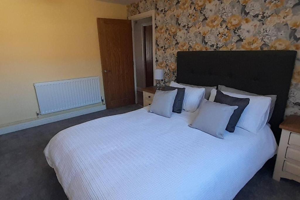 2 Bed House, Walesby photo 2
