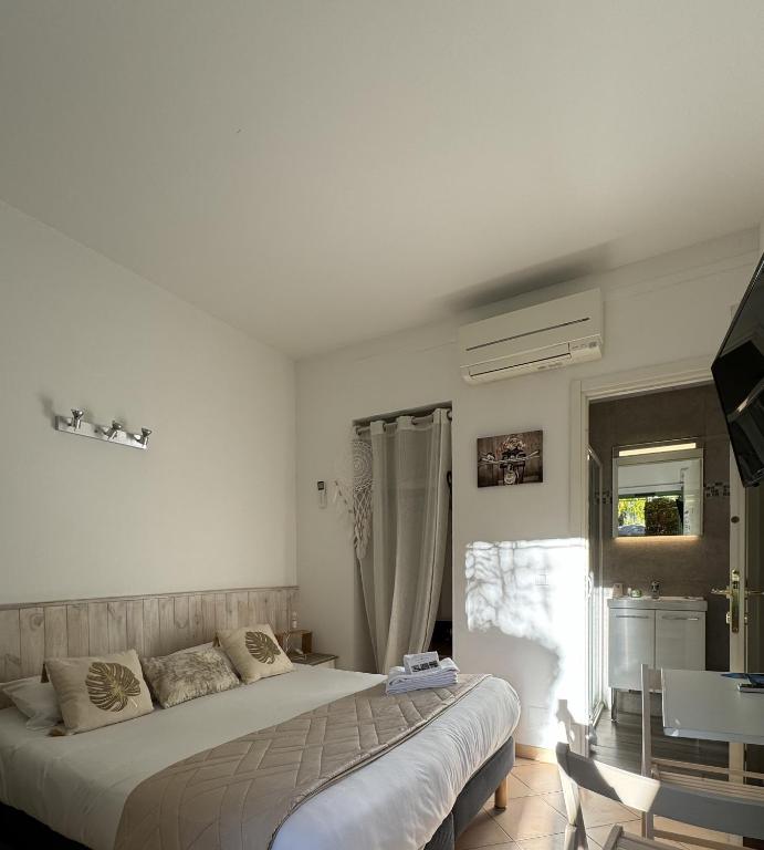 Standard Double or Twin Room - Garden Side