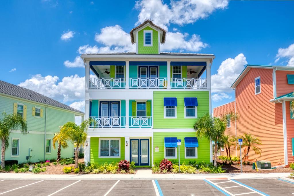 Margaritaville Cottages Orlando by Rentyl with H2O Waterpark — Hotel building in Kissimmee, Florida
