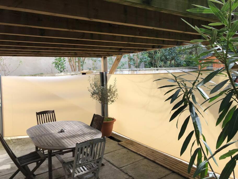 Superbe T2 avec Terrasse face au parc des fontaines - 2