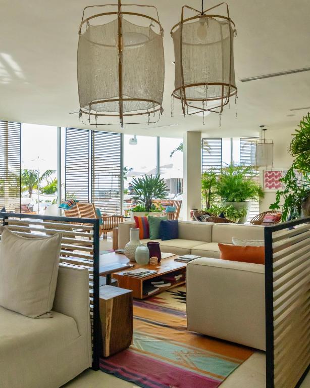 フロント・ロビー