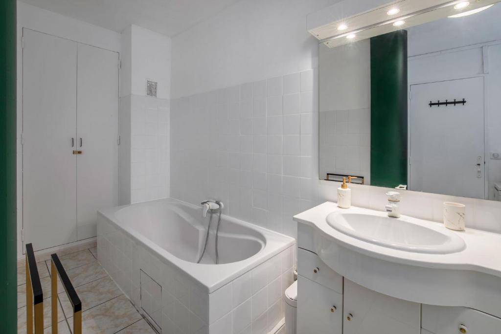 The Sunrise, Spacious, fully equipped, 2 parkings, 8p, tramway 1,2,4 - 5