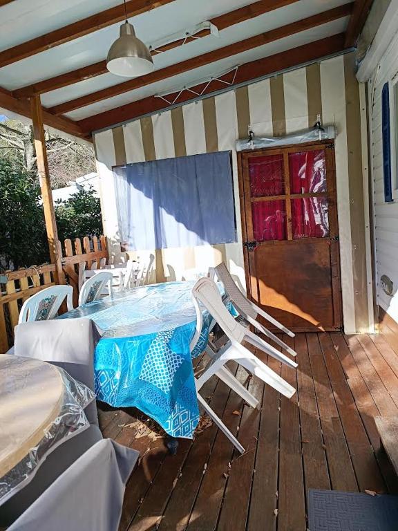 Les Grands Pins emplacement numéro 103, Le Castellet