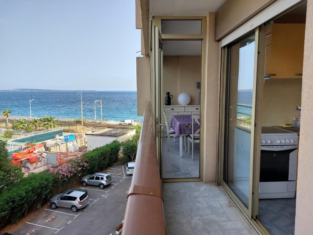 Bocca Baie T2 en bord de mer - Axelle Loc Appart - 4