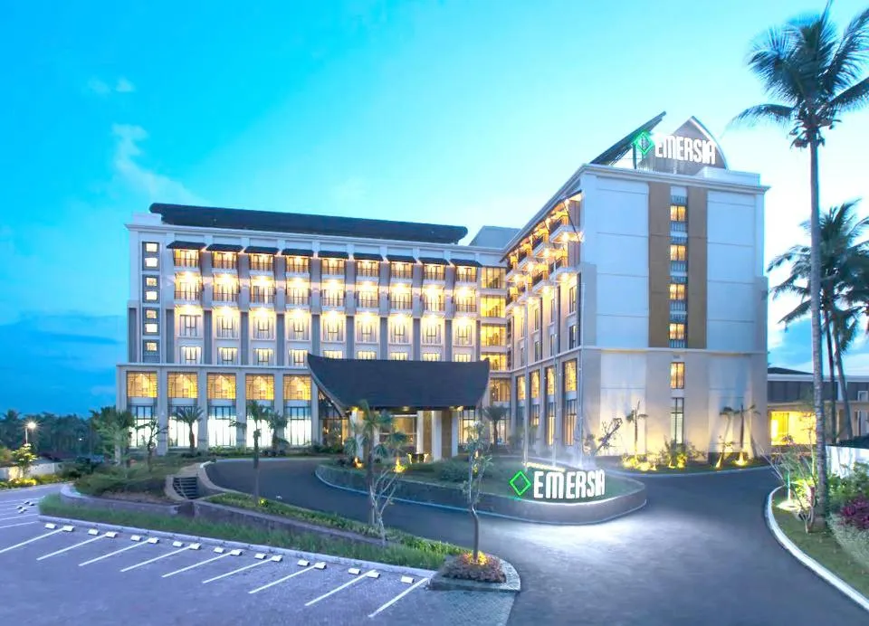 Emersia Hotel & Resort Batusangkar，位于Batusangkar的酒店