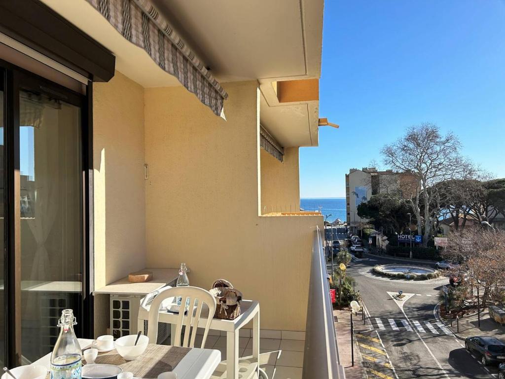 Appartement Le Lavandou, 2 pièces, 4 personnes - FR-1-251-580