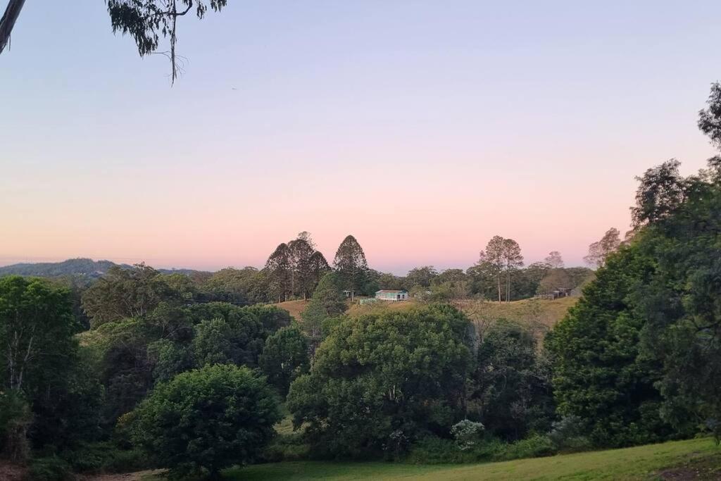 Serenity View Studio Retreat, Woombye