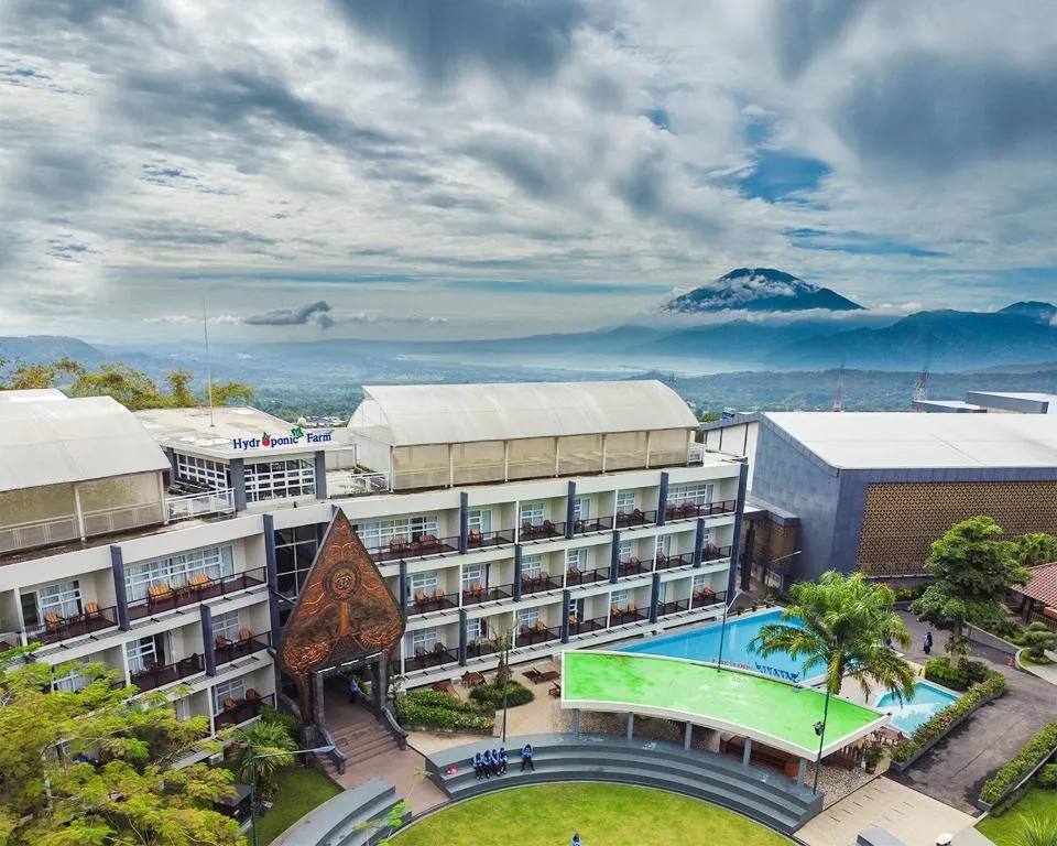 Griya Persada Convention Hotel & Resort Bandungan，位于班顿甘的酒店