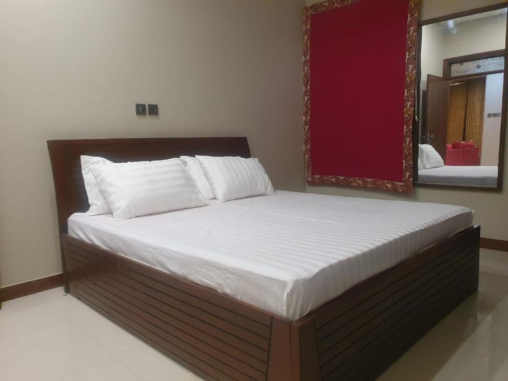 Short Term Rental House House number B297 block 15 GulistanEJohor, Karachi