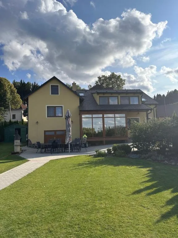 Vila v Brdech s bazénem, infra saunou a vybavením, hotel v destinaci Malá Víska