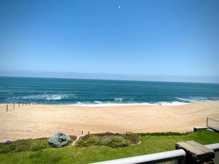 Beachfront 3 bedroom house, hotel in Hentiesbaai