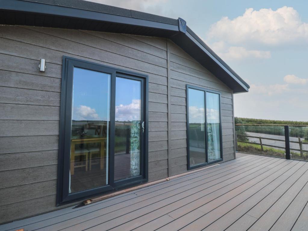 Honeysuckle Lodge - pet-friendly lodge at Dartmouth Caravan Park