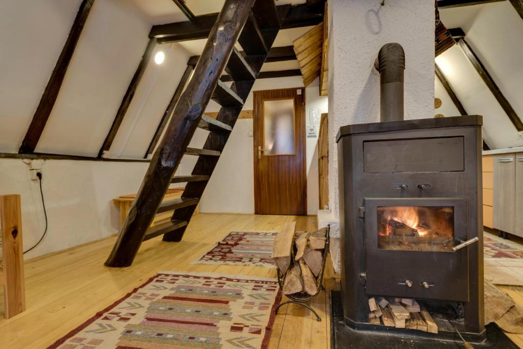 Story Mountain Chalet - 2