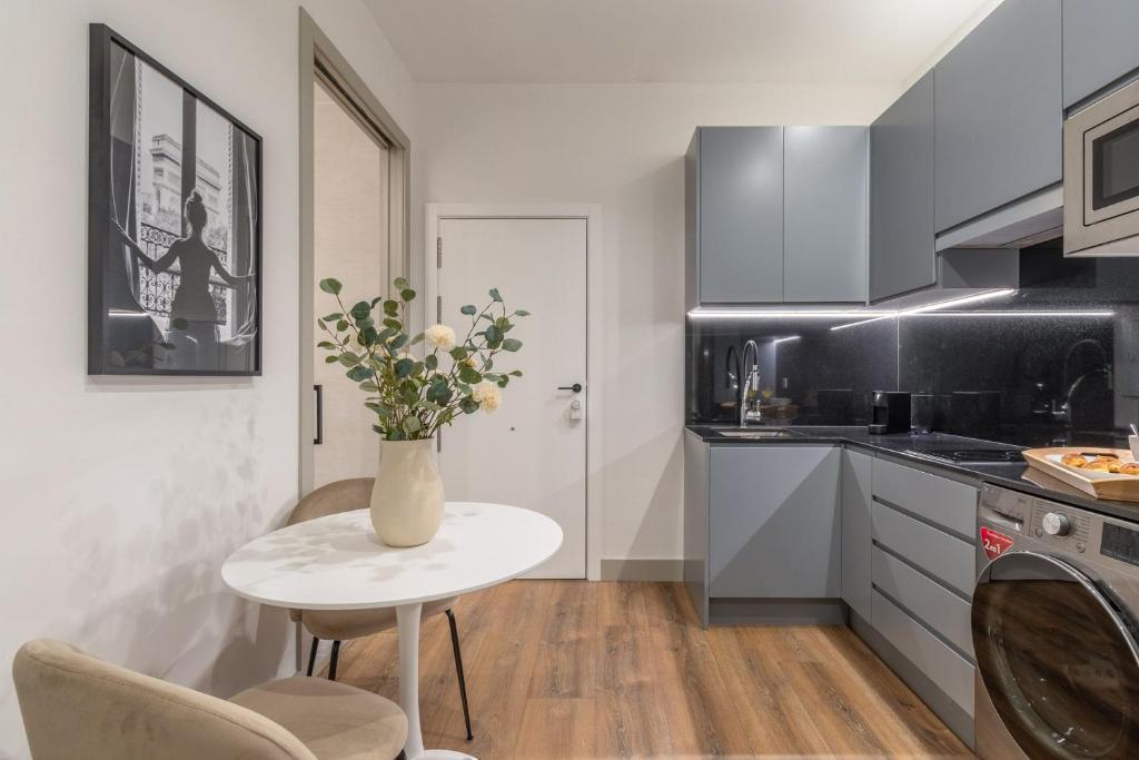 2 single beds in Chamberi - 5