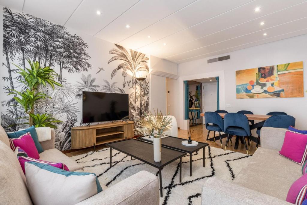 Vibrant 2-Bed Apartment for 4 in Madrid - 2