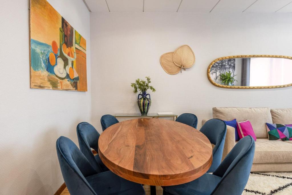 Vibrant 2-Bed Apartment for 4 in Madrid - 5