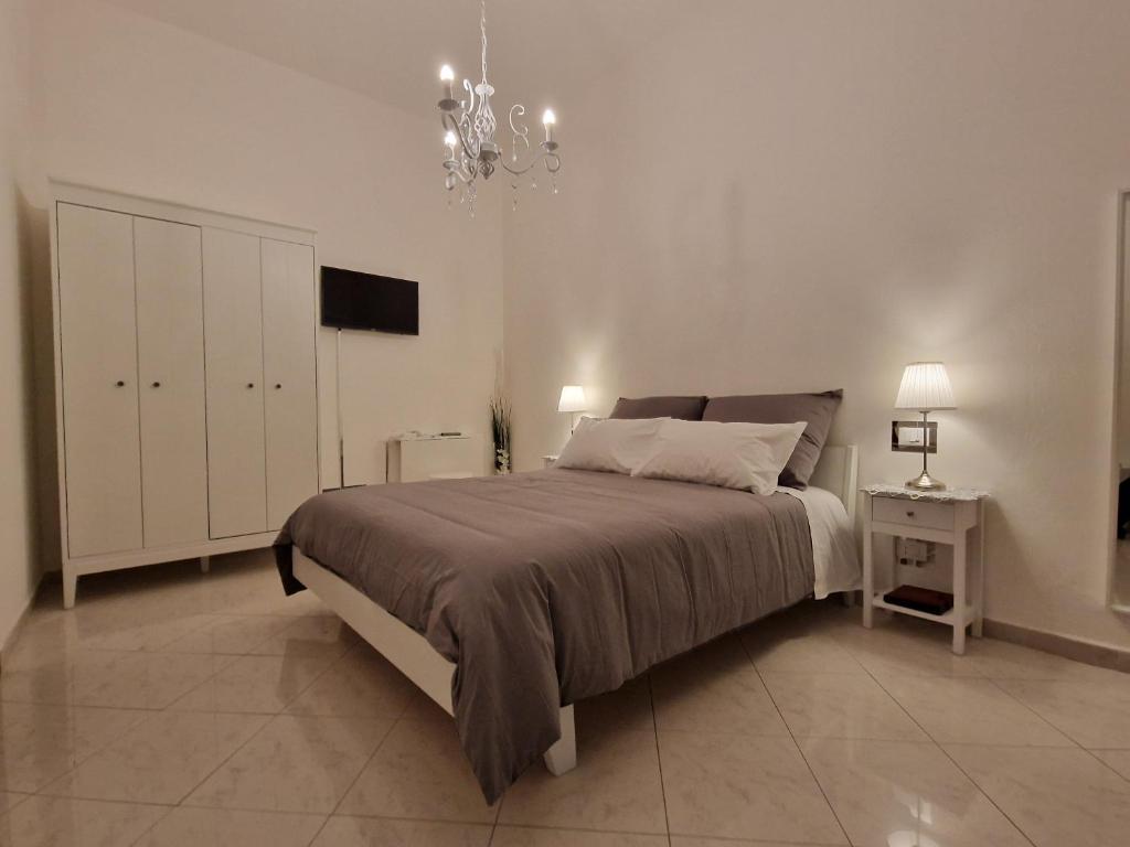 Cinzia's House of Mirrors - 1