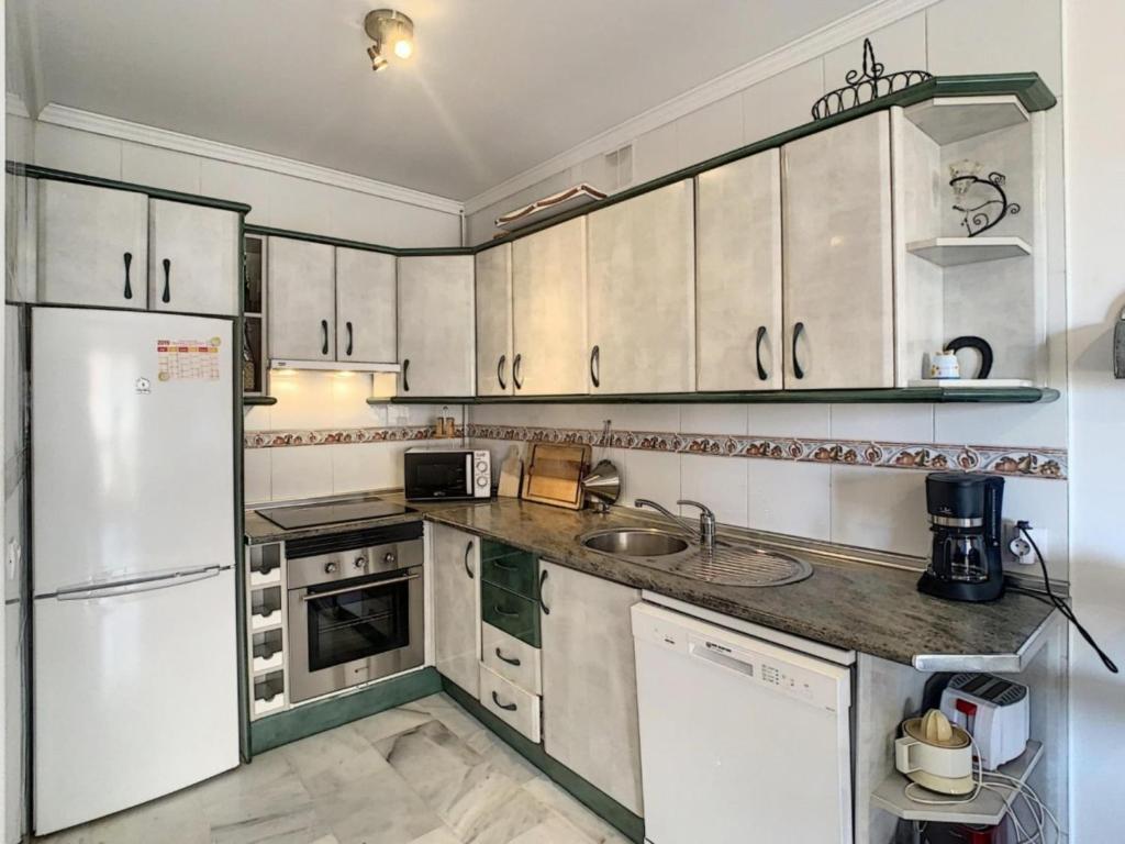 Apartamento Manilva con terraza y piscina - 5