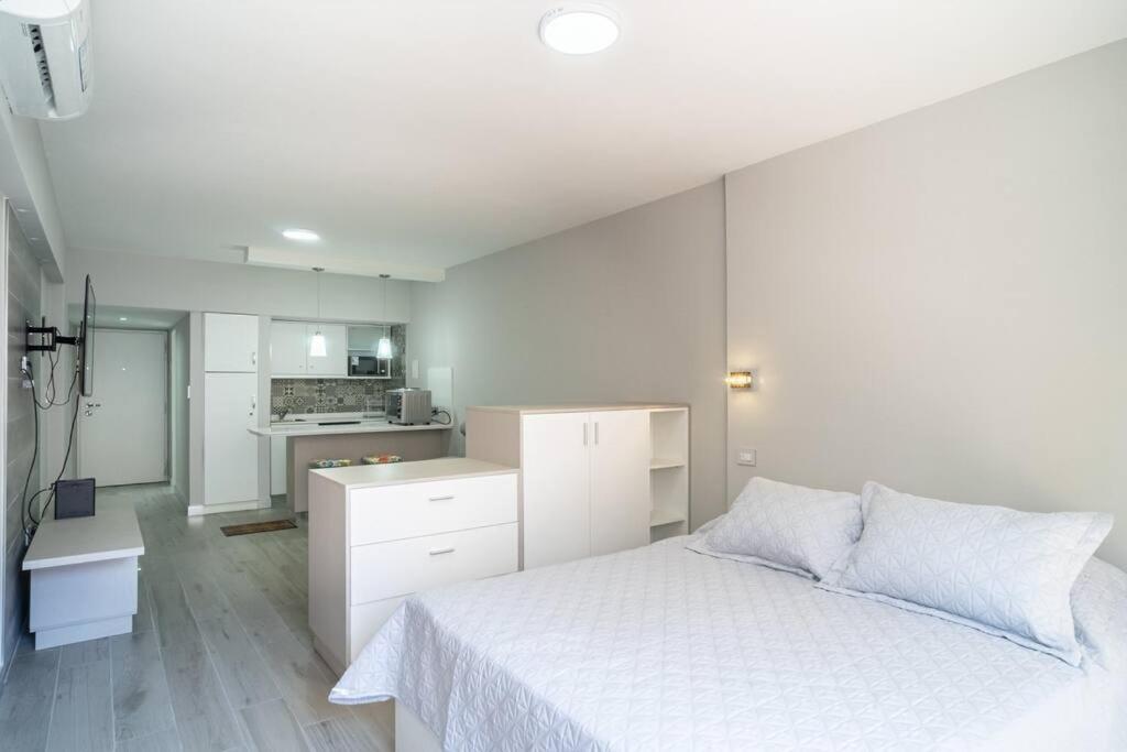 Impecable estudio en el centro - 1