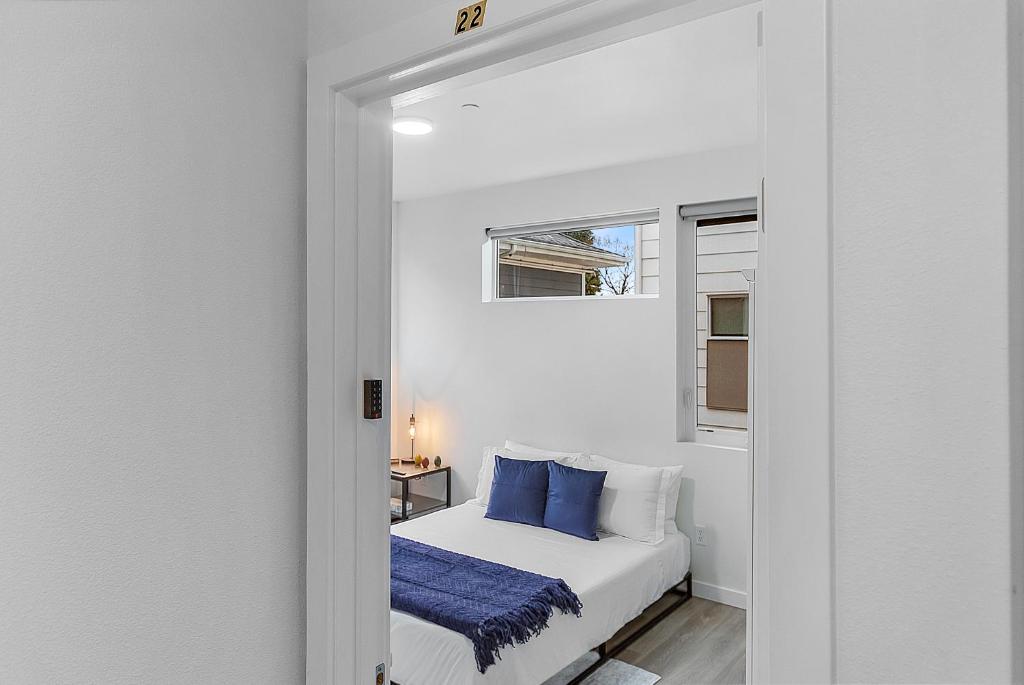 Balerion's Shadowed Suite, Seattle