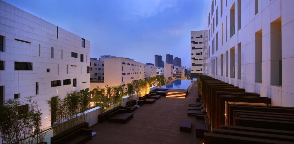 Swimming pool, Wuhan Ziyuan Hotel in Wuhan