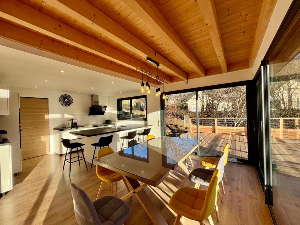 Chalet 5 pièces avec terrasse et garage au Mont-Dore - FR-1-608-263 - 5