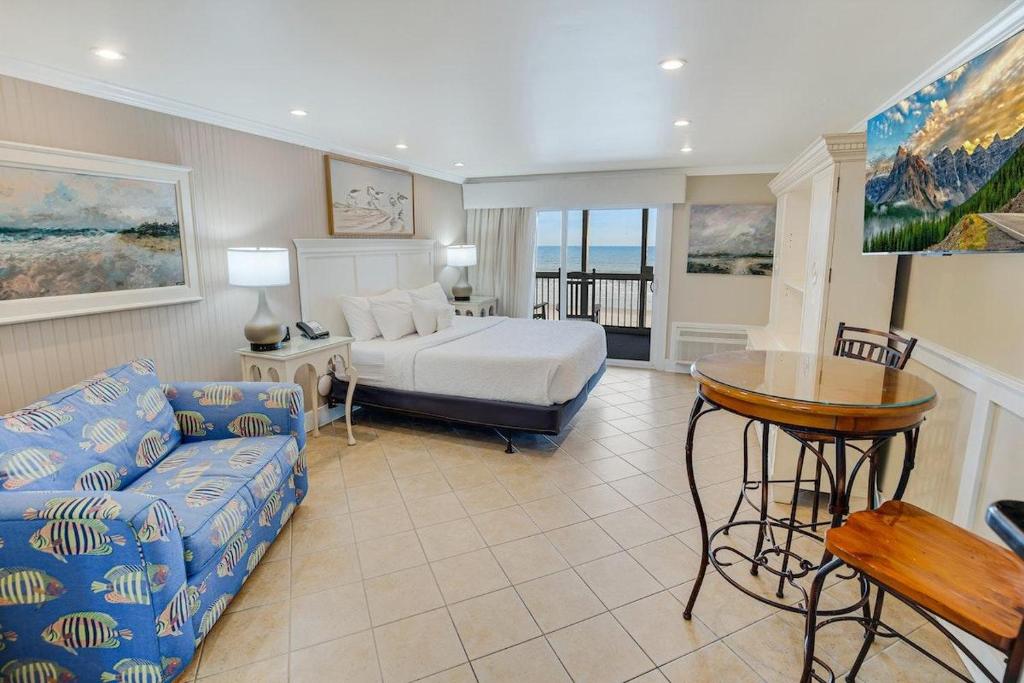 Oceanfront Views King Room with Amenities, Pawleys Island
