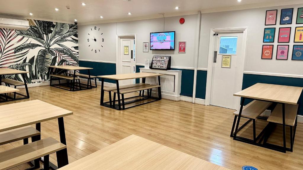 Shared lounge/TV area