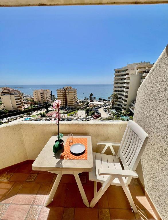 Spacious Studio in Benalbeach with sea views, Benalmádena
