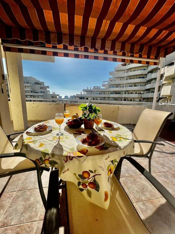 Apartment with sea views and large terrace - 3