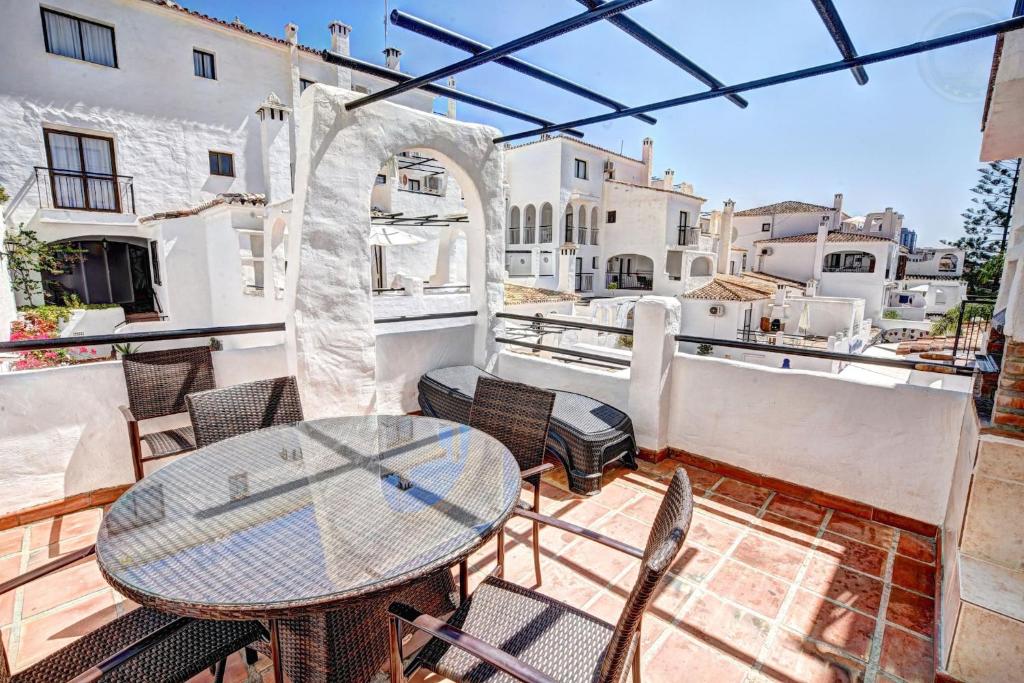 2 bedroom apartment with pool and barbecue - 3