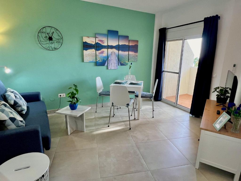 Modern Front Sea View Apartment in BenalBeach - 4
