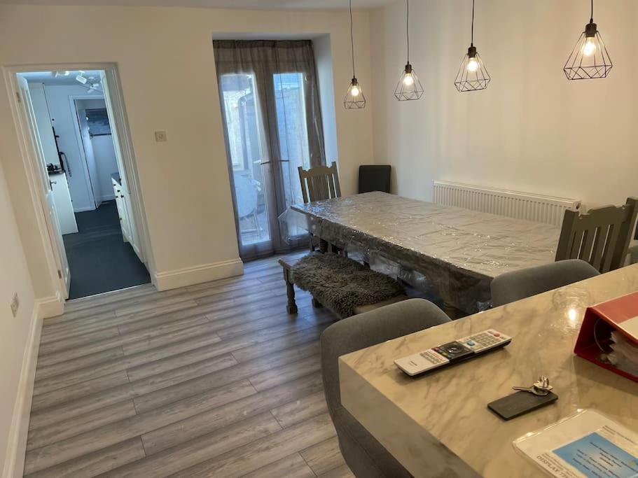 5 bed, 5 bath New refurbishment for 2024. Sleeps 16, 60 yds beach & harbour photo 4