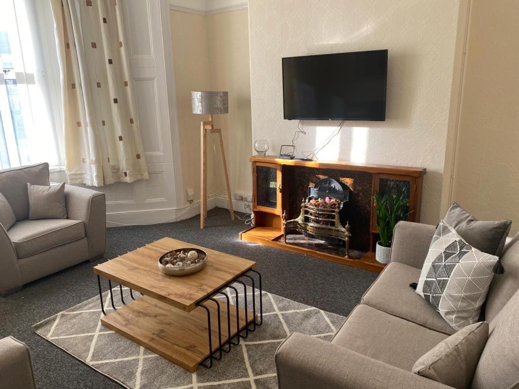 Chepstow House 5 BR with FREE on-steet parking