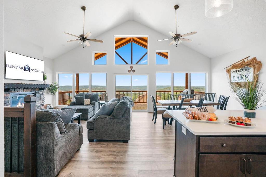 Windswept, Kimberling City